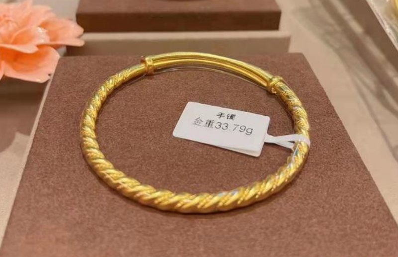 黄金和卡地亚手镯哪个更保值?